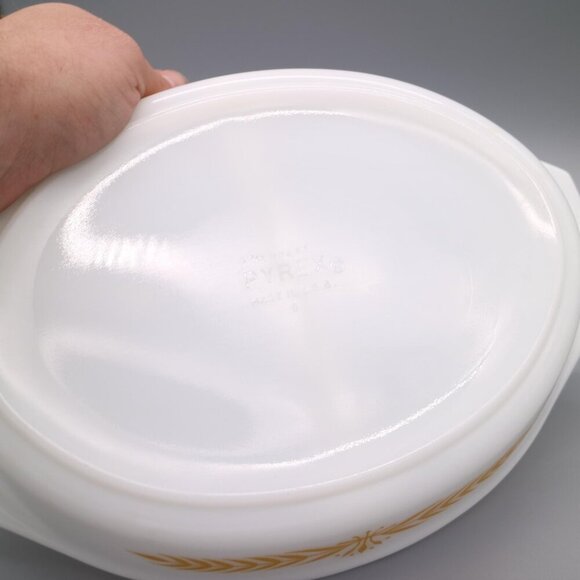 Vintage Pyrex Royal Wheat 1 1/2 Quart Casserole Divided Dish - Picture 5 of 6